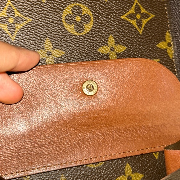 Authentic LOUIS VUITTON ESCAPADO like new with COA - Picture 13 of 15